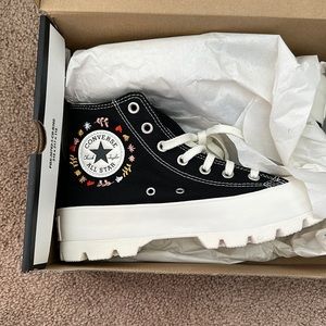 Cute platform converse, size 8